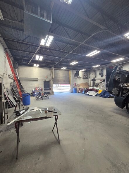 More Photos Of 369 Thomas St, Newark Auto Repair For Sale