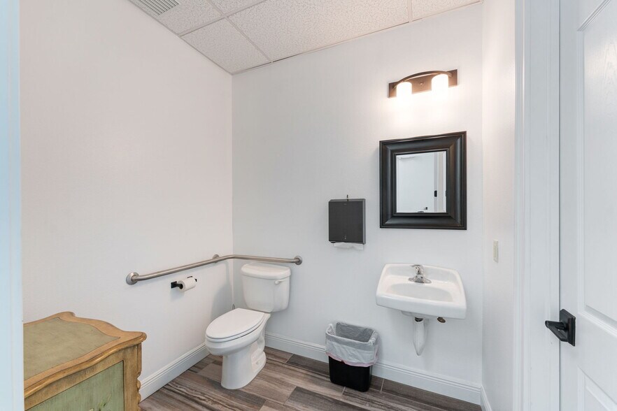 More Photos Of 3911 Golf Park Loop, Bradenton Office For Lease