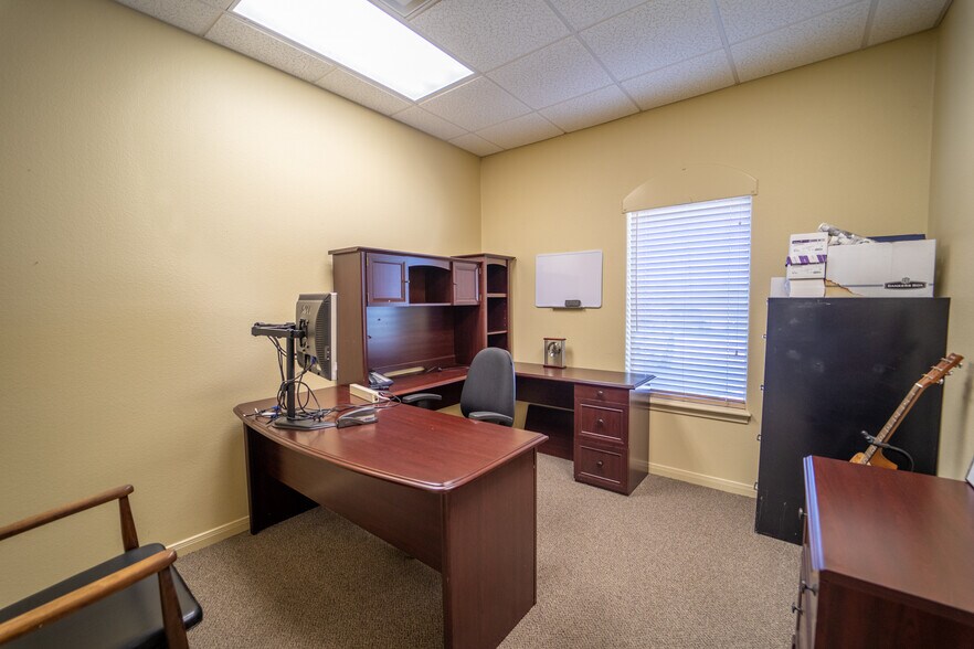 More Photos Of 5103 E Airline Rd, Victoria Office For Lease