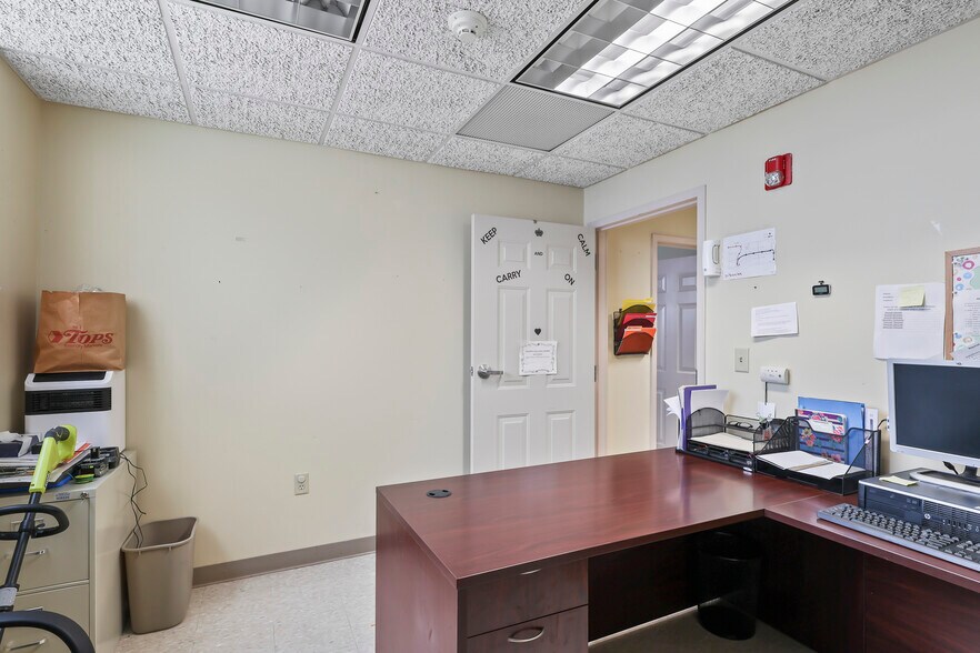 More Photos Of 1631 Main St, Niagara Falls Industrial For Sale