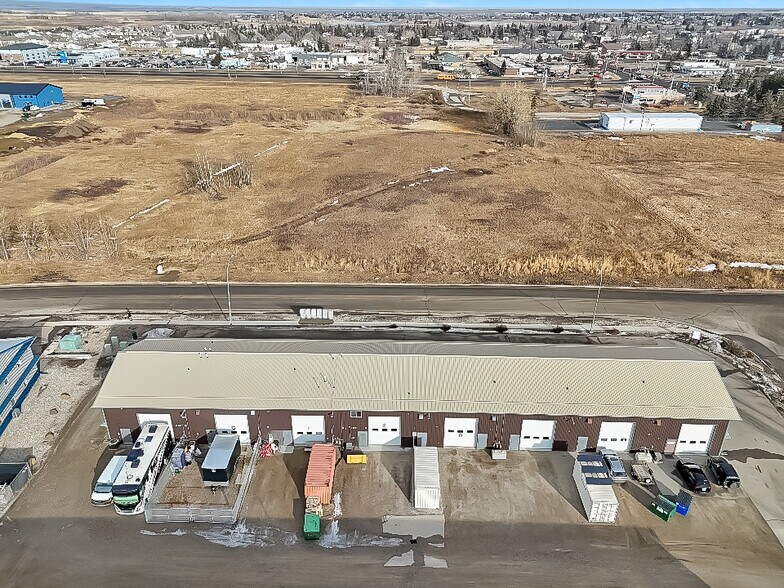 More Photos Of 130 Canal Gdns, Strathmore Warehouse For Sale