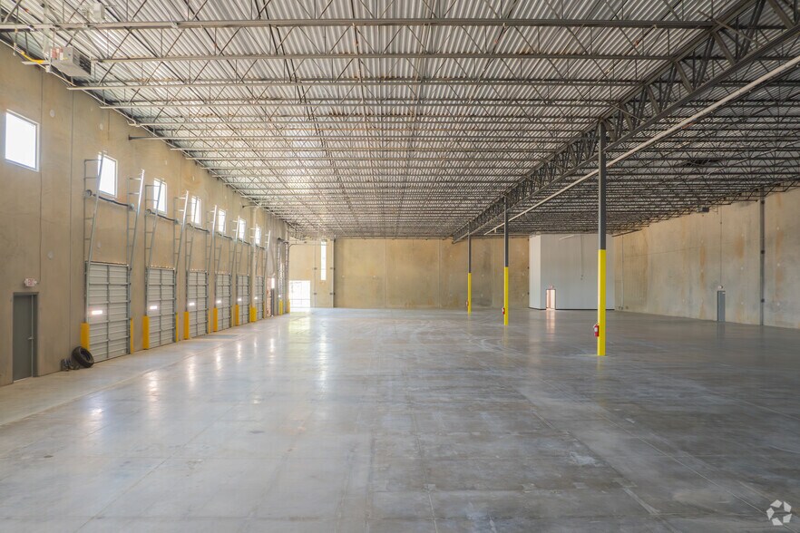 More Photos Of 2250 114th St, Grand Prairie Distribution For Sale