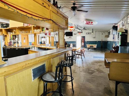 More Photos Of 131 S Thorp St, Marion Sports And Entertainment For Sale