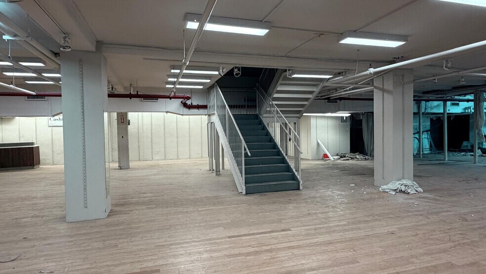 More Photos Of 72-76 Nassau St, New York Office For Lease