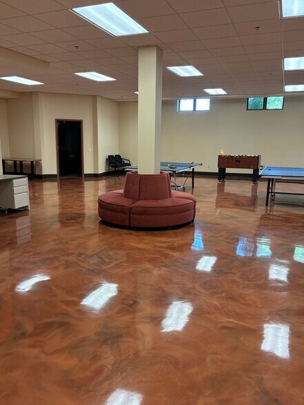 More Photos Of 739 North Ave, Glendale Heights Loft Creative Space For Lease