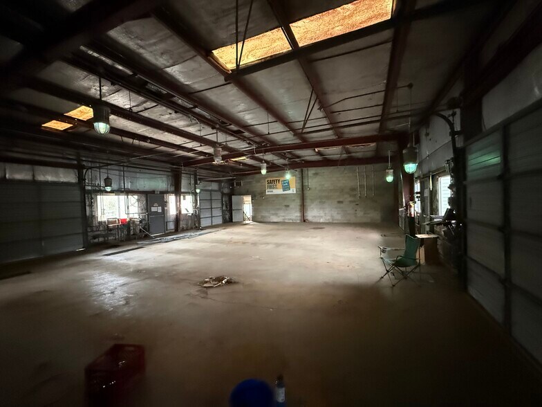 More Photos Of 236 Airgas ln, Poca Industrial For Lease