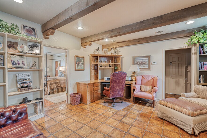 More Photos Of 505 Gilchrist Ln, Del Rio Specialty For Sale