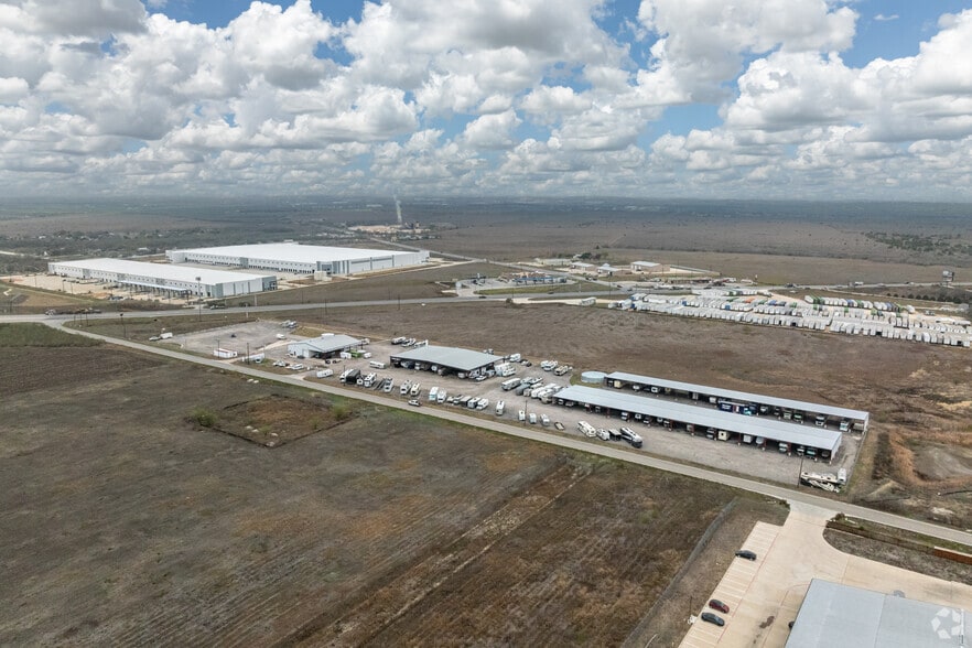 More Photos Of 10777 Highway 183 S, Austin Warehouse For Sale