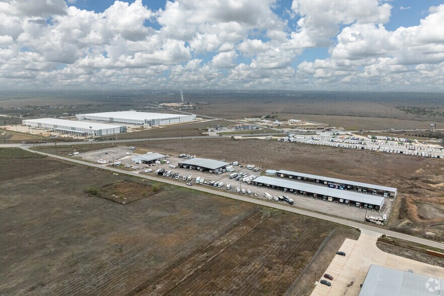 More Photos Of 10777 Highway 183 S, Austin Warehouse For Lease