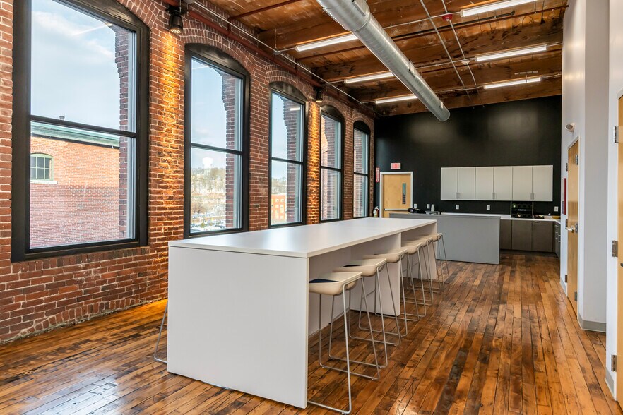 More Photos Of 1 Union St, Lawrence Office For Lease