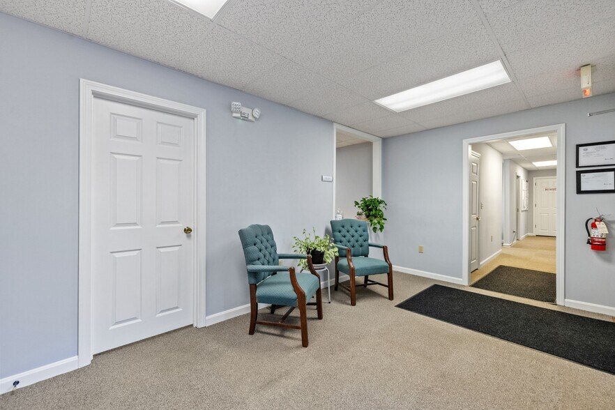 More Photos Of 214 Lake St, Bristol Office For Sale
