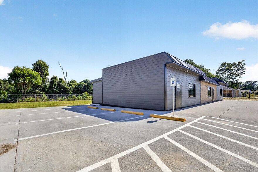 More Photos Of 3608 Burlington Rd, Greensboro Freestanding For Sale