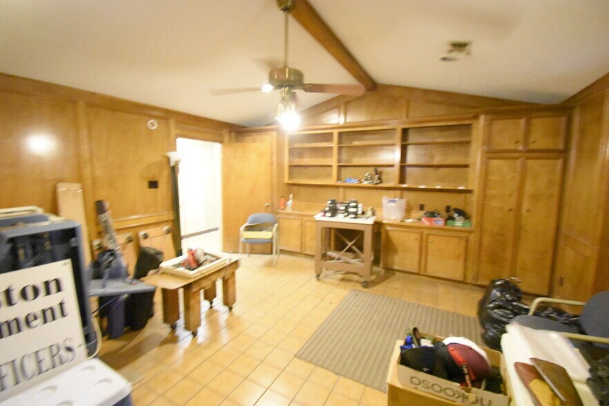 More Photos Of 630 Kentucky St, South Houston Office For Sale