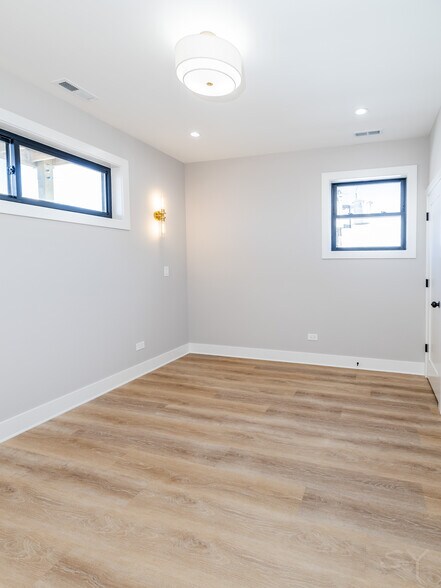 More Photos Of 2941 W Wilcox St, Chicago Apartments For Sale