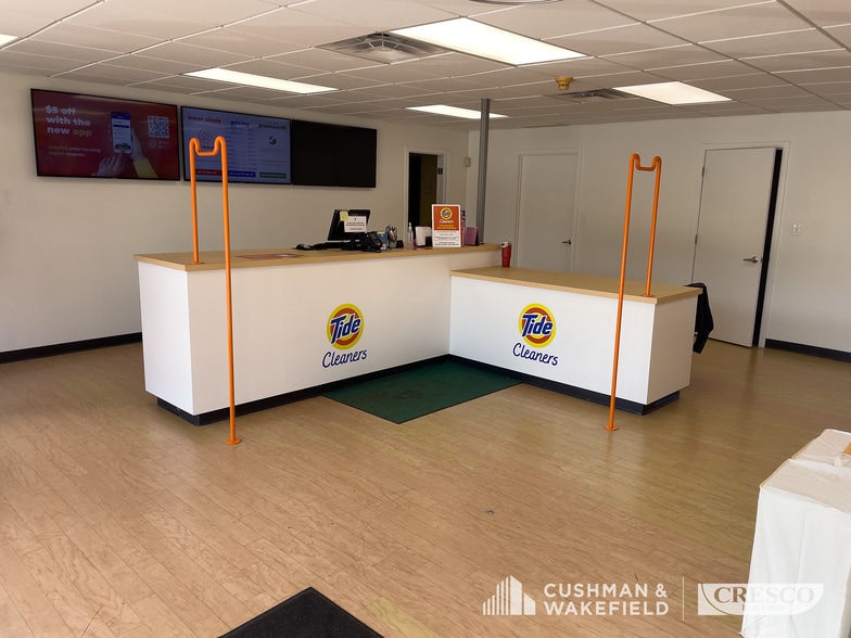 More Photos Of 7032-7034 Mill Rd, Brecksville Freestanding For Lease