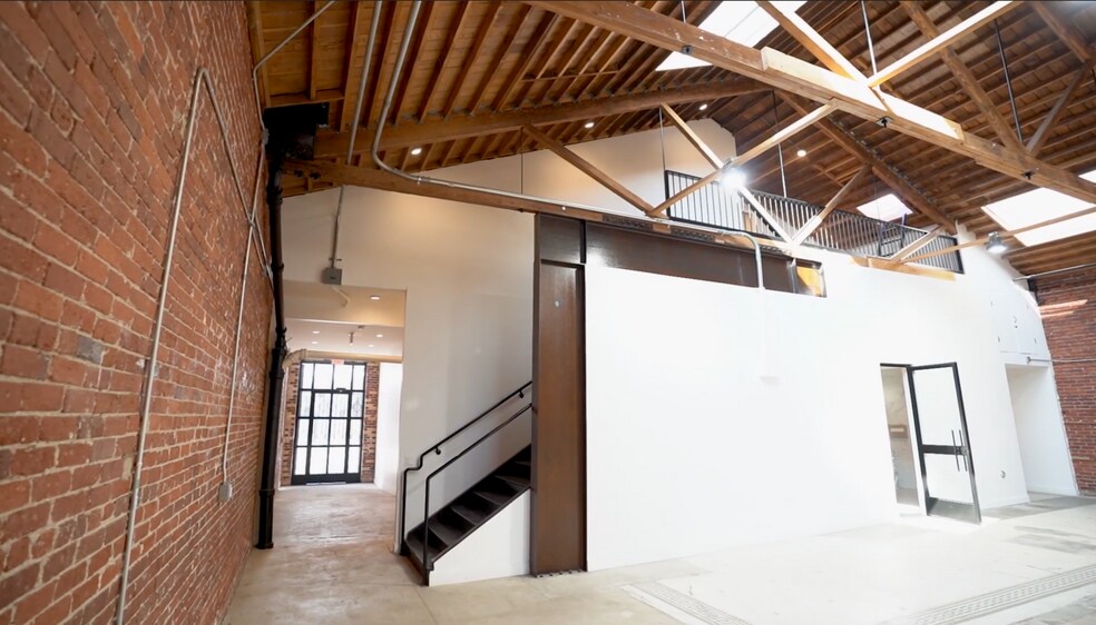 More Photos Of 1228 S Flower St, Los Angeles Light Manufacturing For Lease