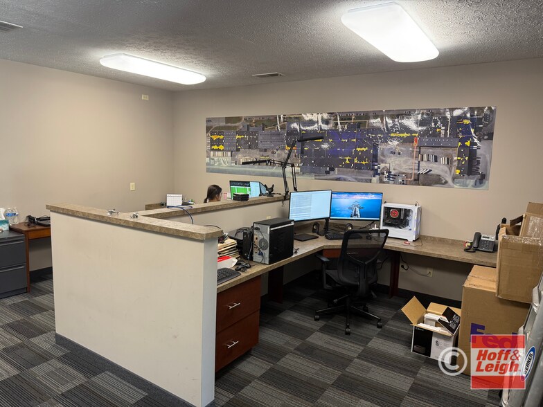 More Photos Of 1680 Industrial Pky, Brunswick Office For Sale