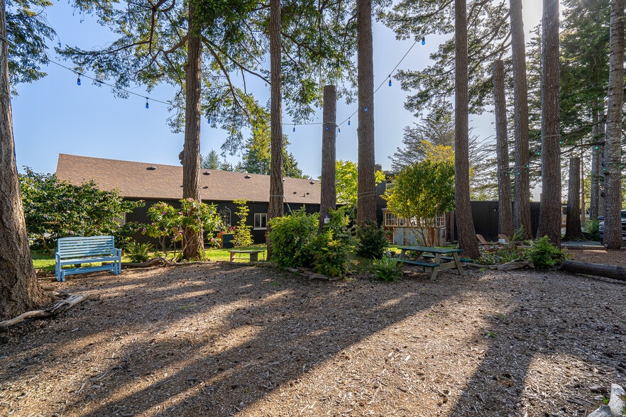 More Photos Of 1175 2nd St SE, Bandon Hotel For Sale