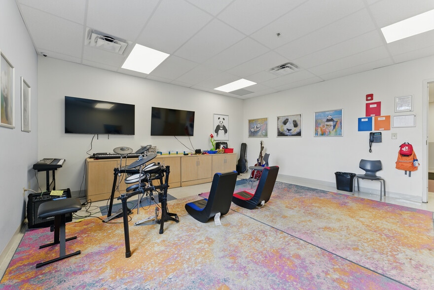 More Photos Of 2024 Westover Rd, Chicopee Warehouse For Sale