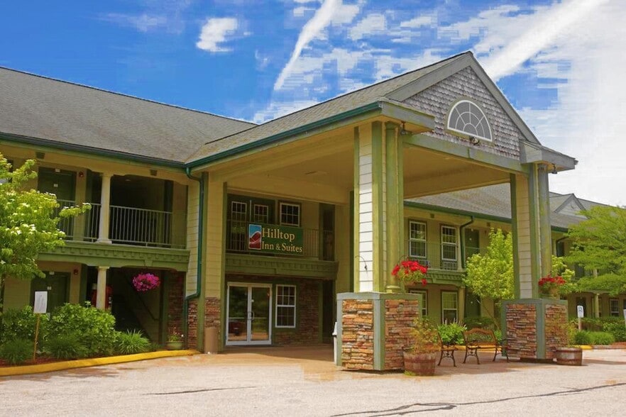 More Photos Of 373 Norwich Westerly Rd, North Stonington Hotel For Sale
