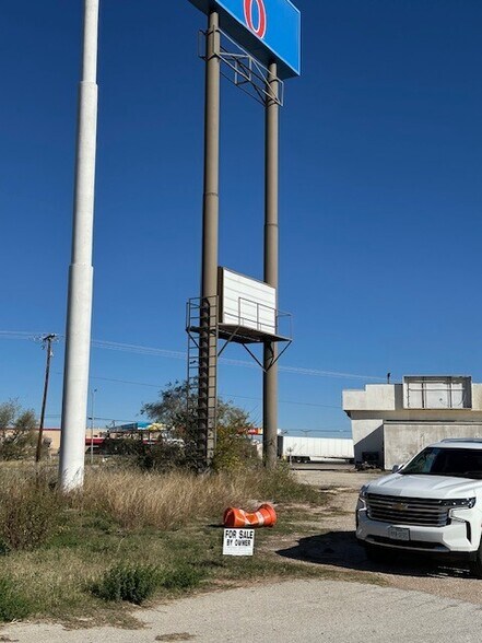 More Photos Of 1105 E US Highway 180, Snyder Convenience Store For Sale