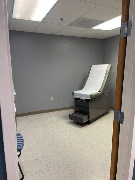 More Photos Of 115 Highway 641 S, Camden Office For Lease