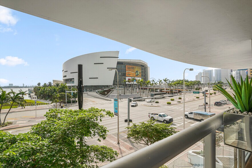 More Photos Of 888 Biscayne Blvd, Miami Apartments For Lease