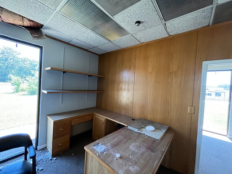 More Photos Of 9479 S Main St, Jonesboro Manufacturing For Lease