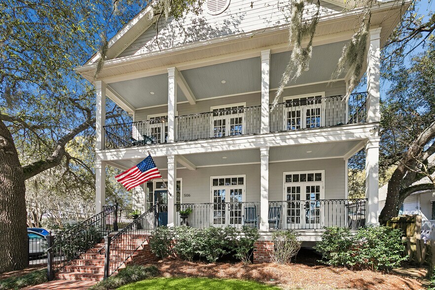 More Photos Of 506 Water St, Madisonville Office For Sale