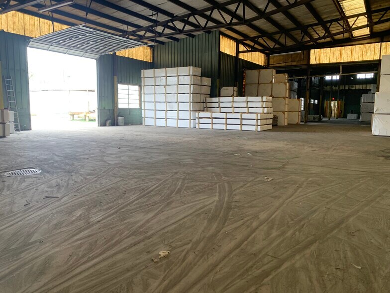 More Photos Of 1 Glass St, Bridgeton Warehouse For Lease