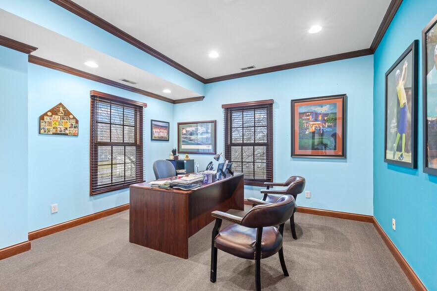 More Photos Of 132 N High St, Gahanna Office For Sale