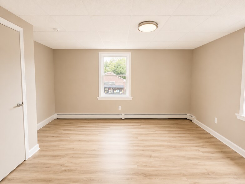 More Photos Of 82 Main St, East Hampton Apartments For Sale