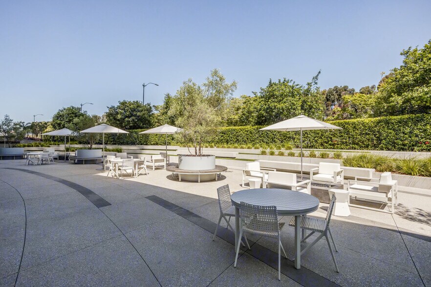 More Photos Of 1801 Century Park E, Los Angeles Office For Lease