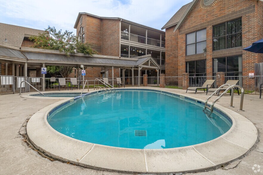 More Photos Of 2410 Memorial Dr, Bryan Apartments For Sale
