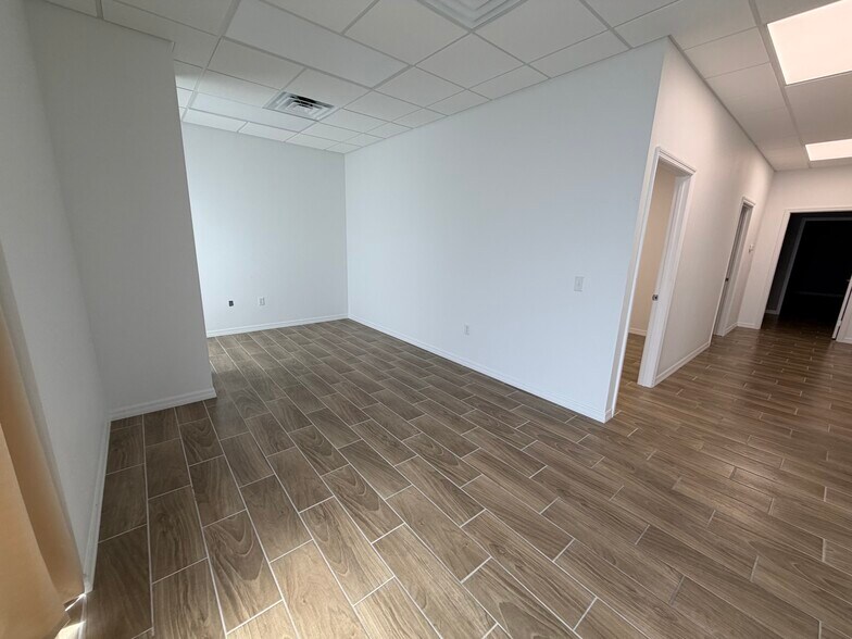 More Photos Of 1850 Whitfield Ave, Sarasota Industrial For Lease