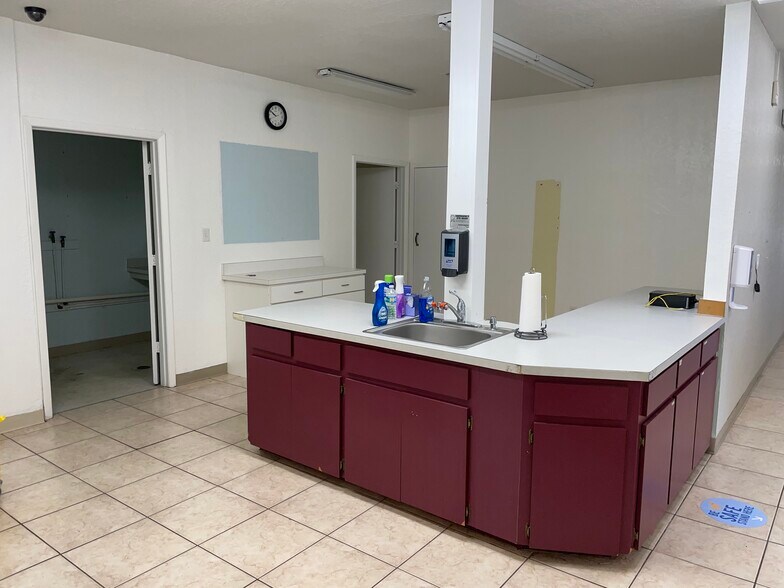 More Photos Of 1701 E Airport Blvd, Sanford Medical For Lease