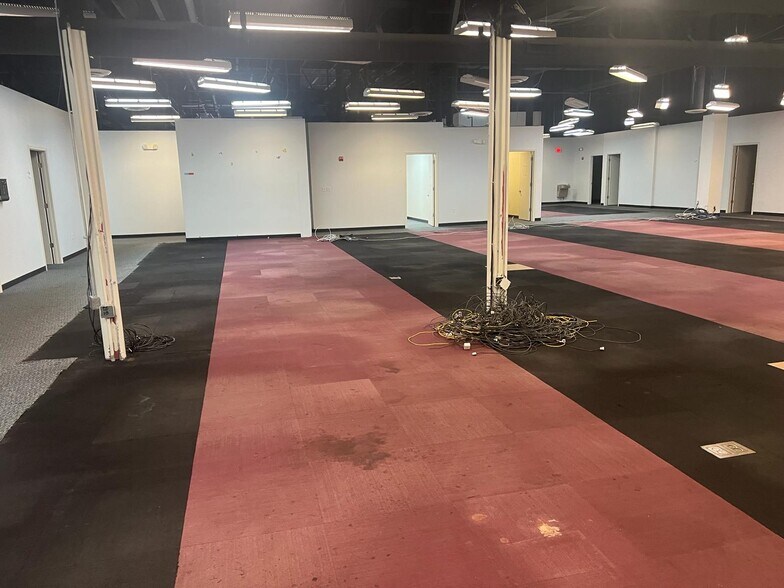 More Photos Of 2921 S Orlando Dr, Sanford General Retail For Sale