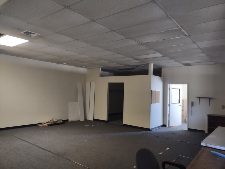 More Photos Of 319 Broad St, Manchester General Retail For Sale