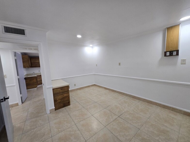 More Photos Of 2710 B S Maryland Pky, Las Vegas Medical For Sale