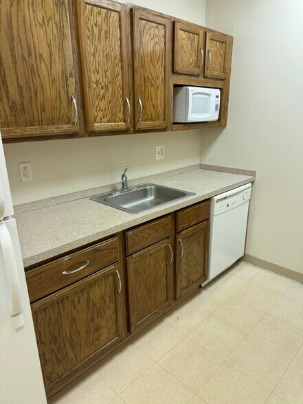 More Photos Of 1801 Robert Fulton Dr, Reston Medical For Lease