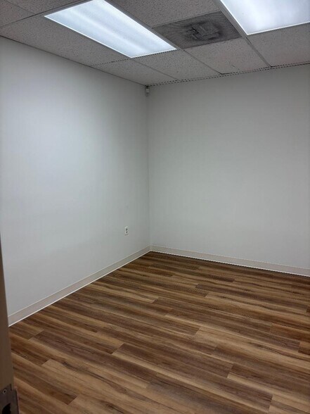 More Photos Of 316 E Market St, Leesburg Office For Sale