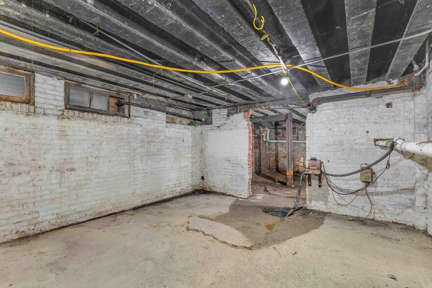 More Photos Of 7500 Bessemer Ave, Cleveland Manufacturing For Lease