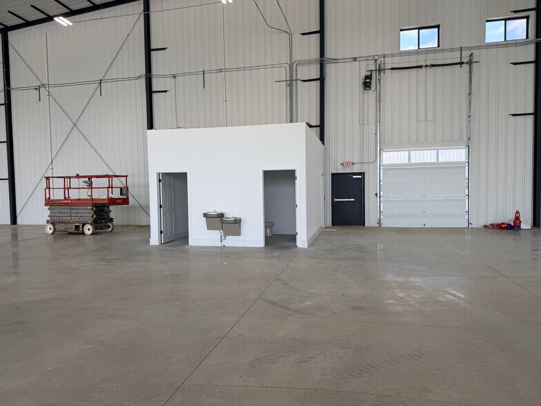 More Photos Of 460 Tasa Dr, Fombell Airplane Hangar For Lease