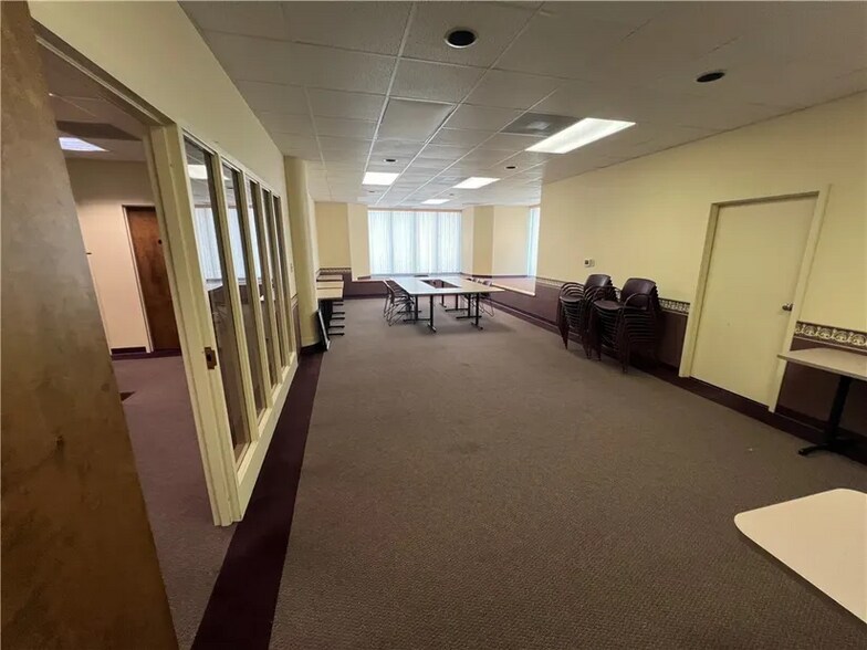 More Photos Of 28 W North St, Danville Office For Sale