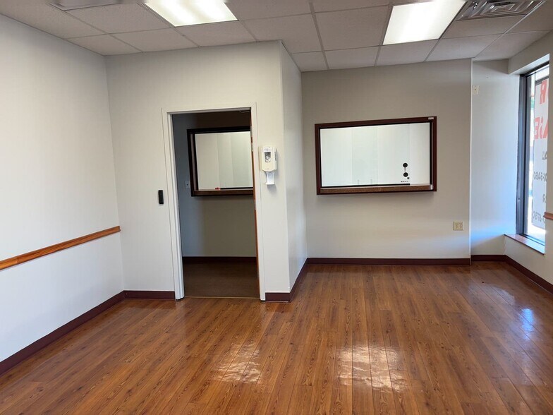 More Photos Of 935 E Hanna Ave, Indianapolis Storefront For Lease