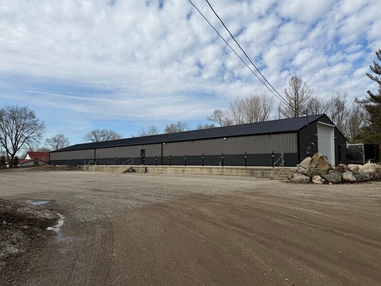 Primary Photo Of 8325-8327 Belding Rd NE, Rockford Warehouse For Lease