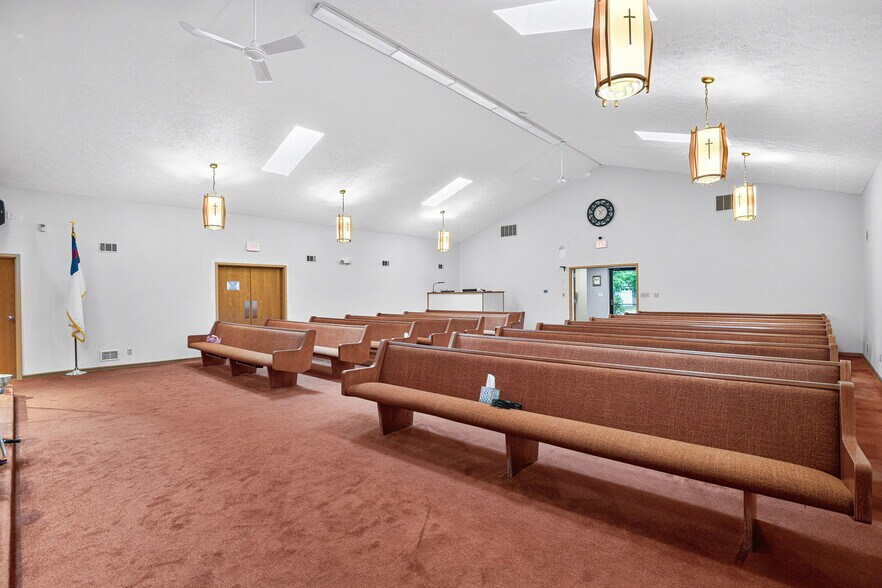 More Photos Of 1301 S Meridian St, Lebanon Religious Facility For Sale