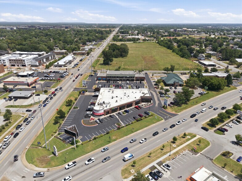 More Photos Of 201 SW 14th St, Bentonville Unknown For Lease