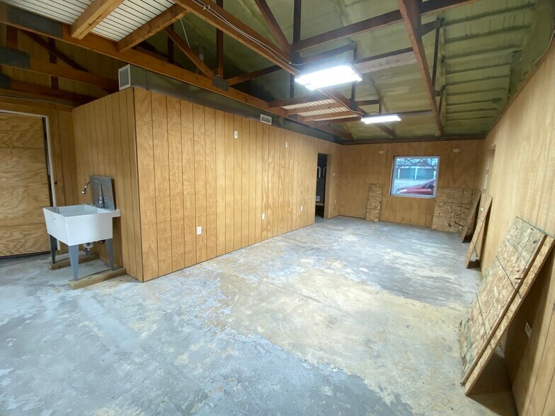 More Photos Of 405 Madison St, Rochester Light Distribution For Sale