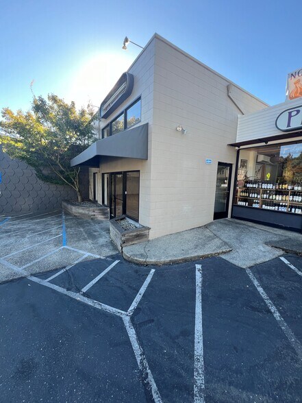 More Photos Of 7231 Healdsburg Ave, Sebastopol Storefront Retail Office For Lease